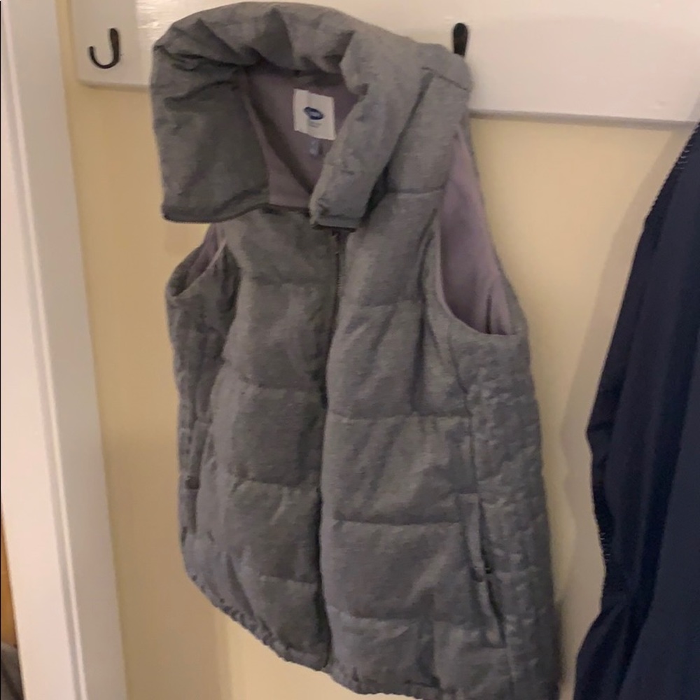 Grey old navy puff vest
